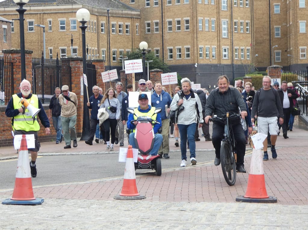 Fund Britain’s Waterways is a coalition of organisations representing hundreds of thousands of inland waterway users and supporters across Britain.