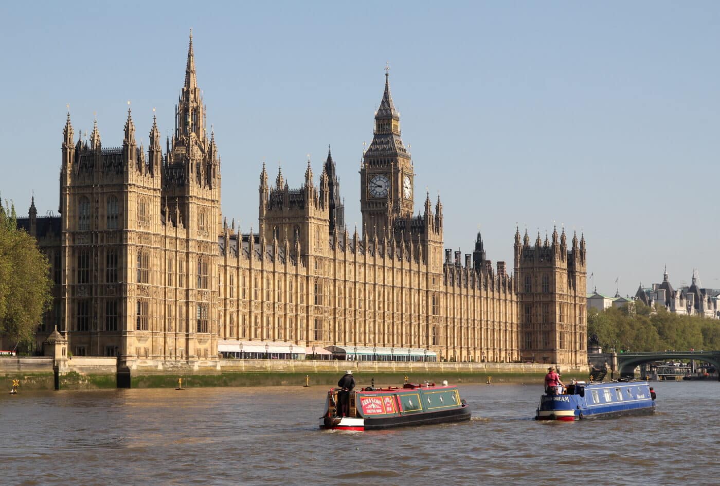 Fund Britain’s Waterways is a coalition of organisations representing hundreds of thousands of inland waterway users and supporters across Britain.