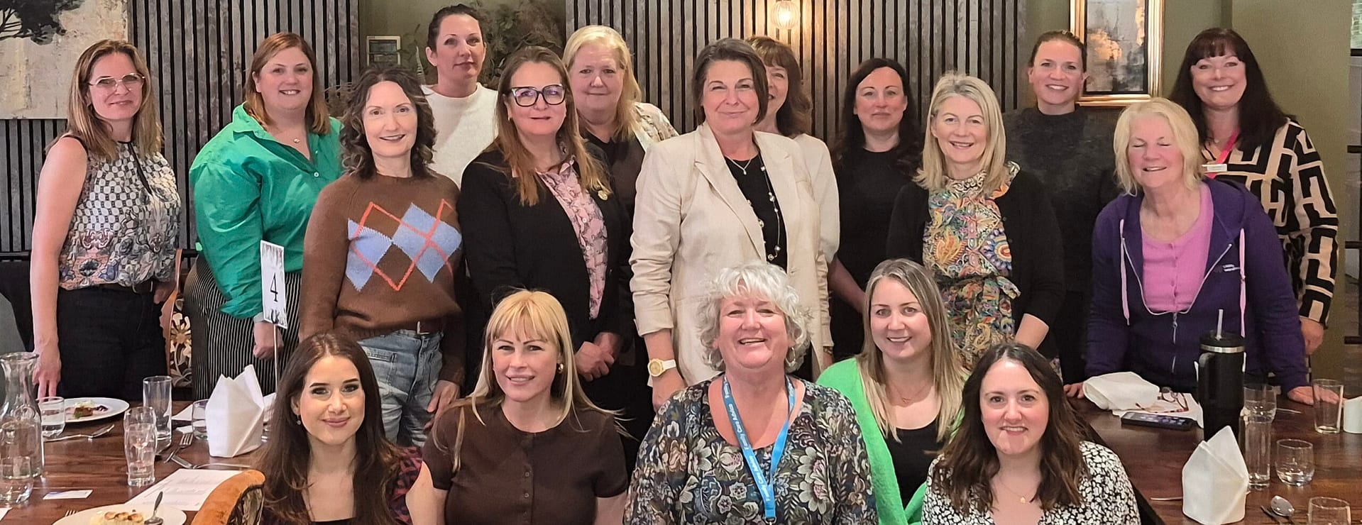 Women That Connect members at a supportive women’s business networking meeting